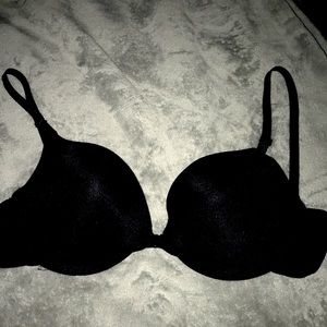 32 C all black classic bra
